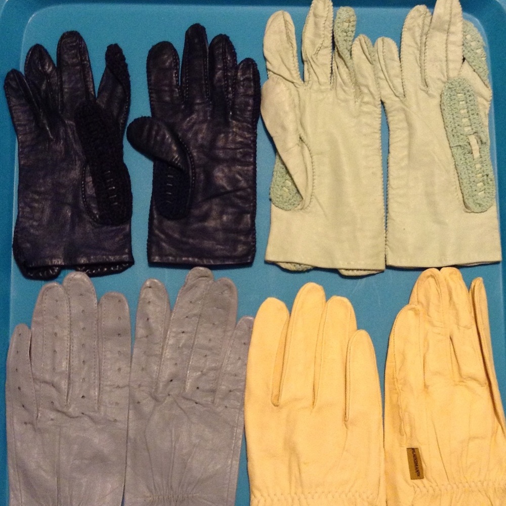 4 pairs of leather gloves